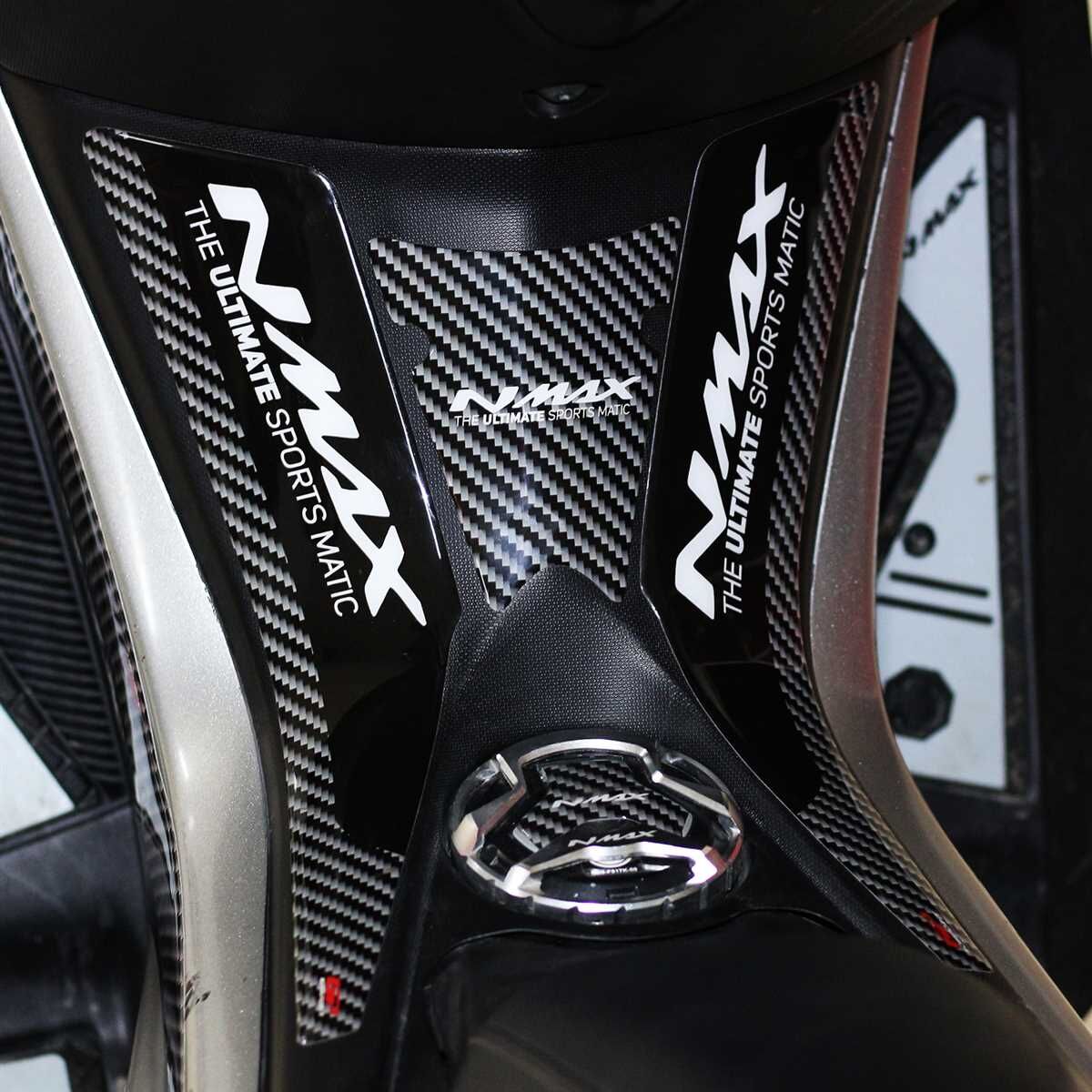 GP Kompozit Yamaha NMAX 125 / 155 2015-2020 Uyumlu Tank Pad Siyah-Karbon